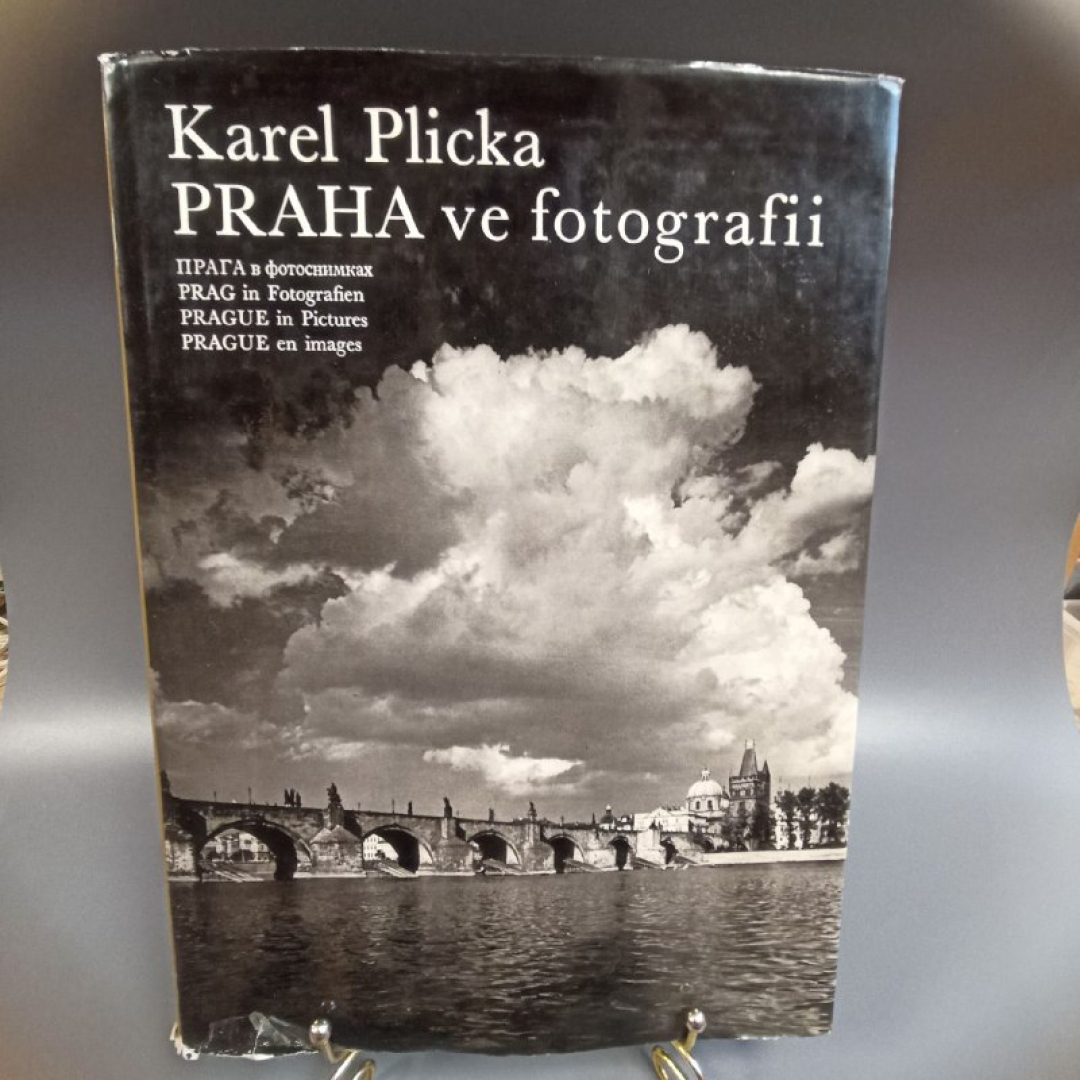 Книга "Прага в фотоснимках" Karel Plicka издательство: Pragensia, 193 страниц, 1960г. Винтаж. Картинка 1